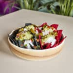 GUACAMOLE CON NACHOS Y QUESO DE CABRA
